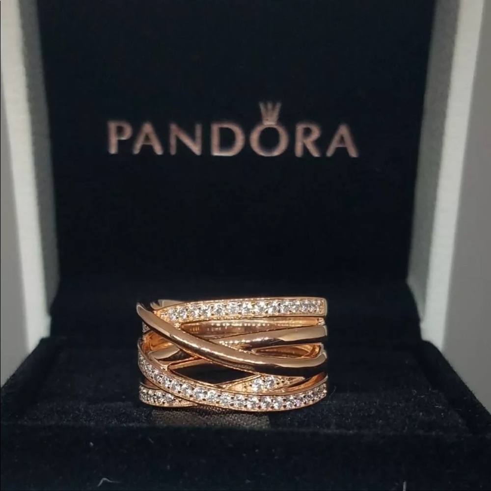 Authentic pandora ring new in box rose gold 🥰😍🚨